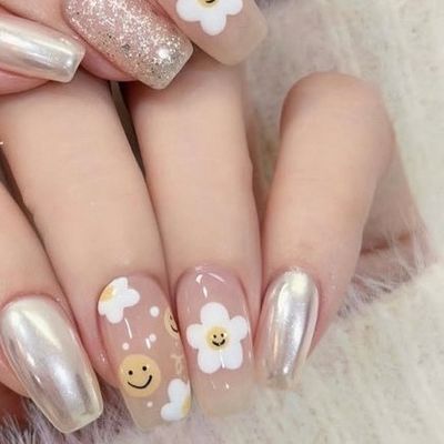 パーツ2つ無料✨️フラワー🌼にこちゃん😊スマイル韓国POPネイル🪽‪✨️