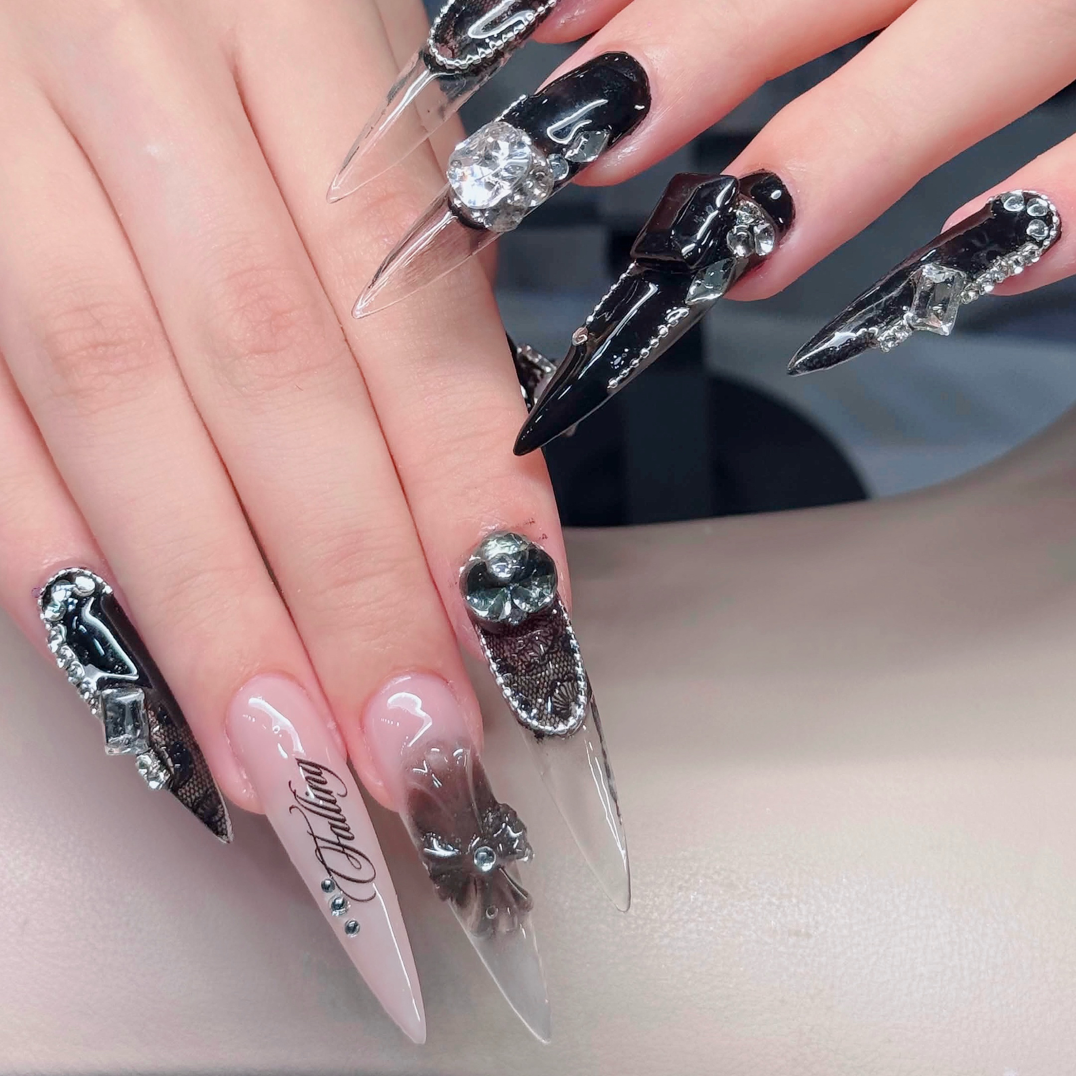Nail_Van88