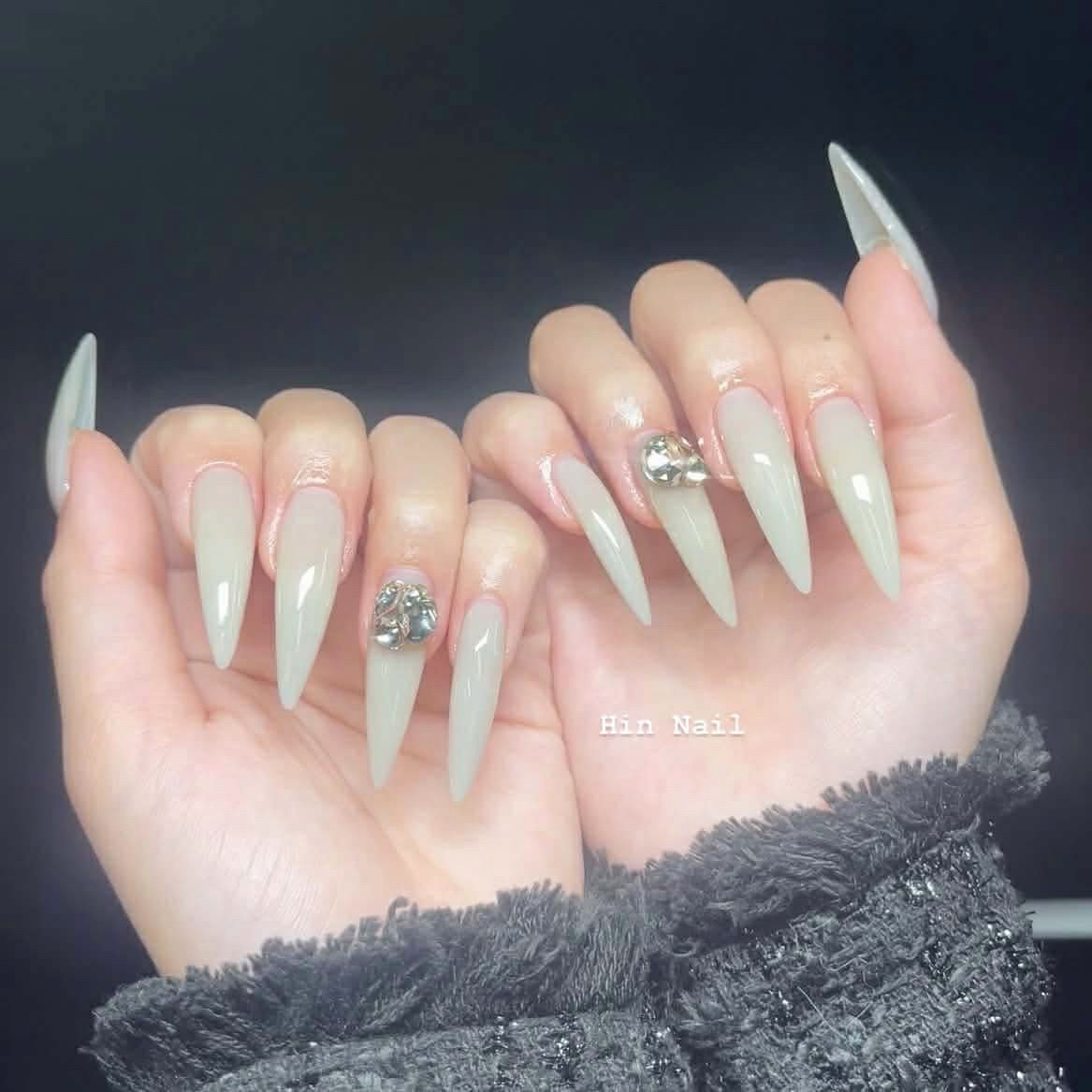 hin_nails