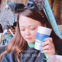 mona_nail