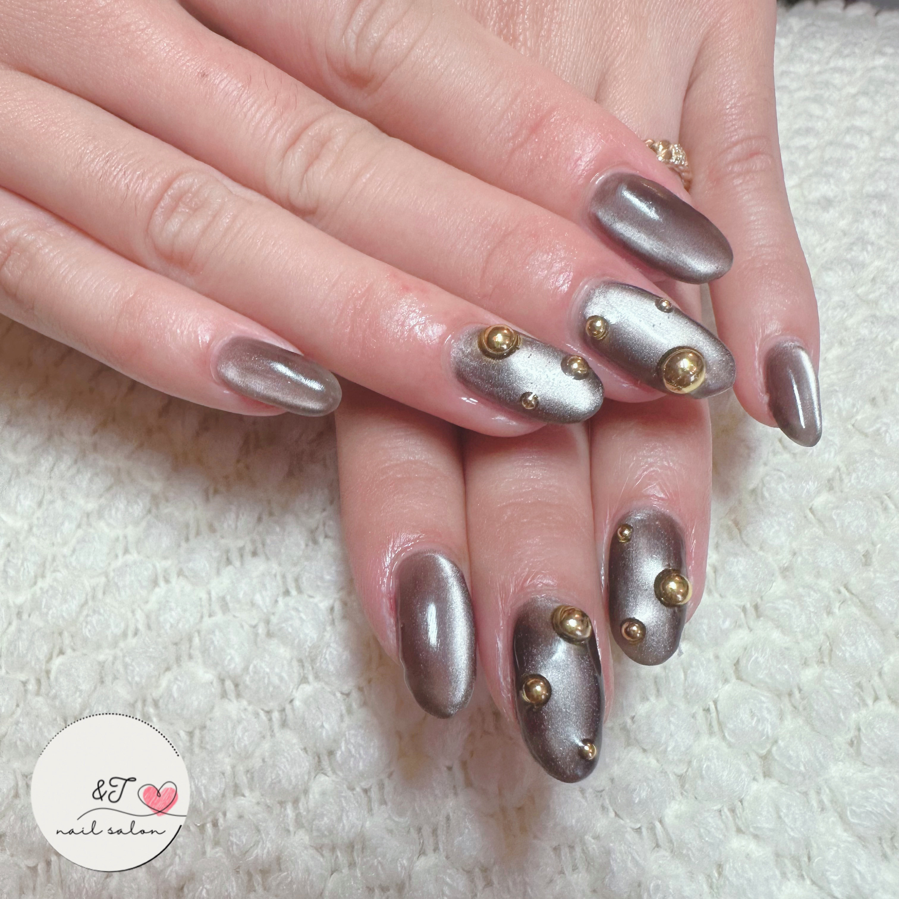 nail_salon_and_T